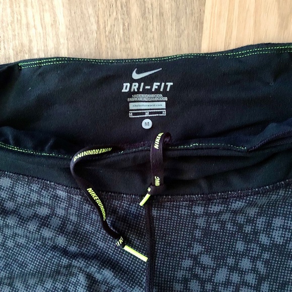 Nike Dri Fit Crop Leggings, Size: M - Picture 5 of 7